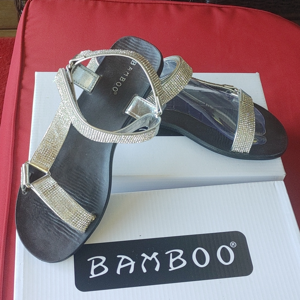 Bamboo women's Fullmoon-72 Silver Sandals 🩴